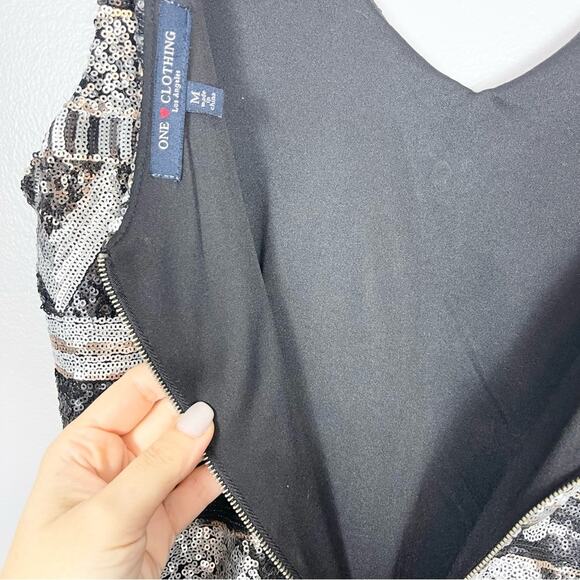 One Clothing Mini Sequence Dress size M Black, Gold Silver - Picture 4 of 7